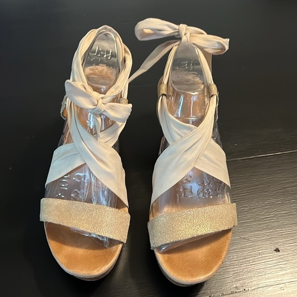 Ugg sandals - Picture 2 of 8